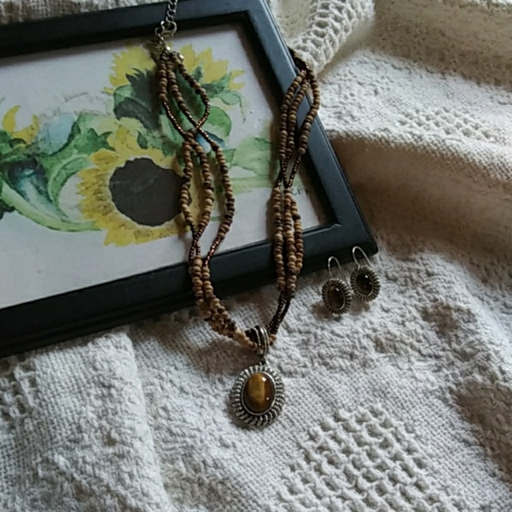 Vintage Avon necklace and earings